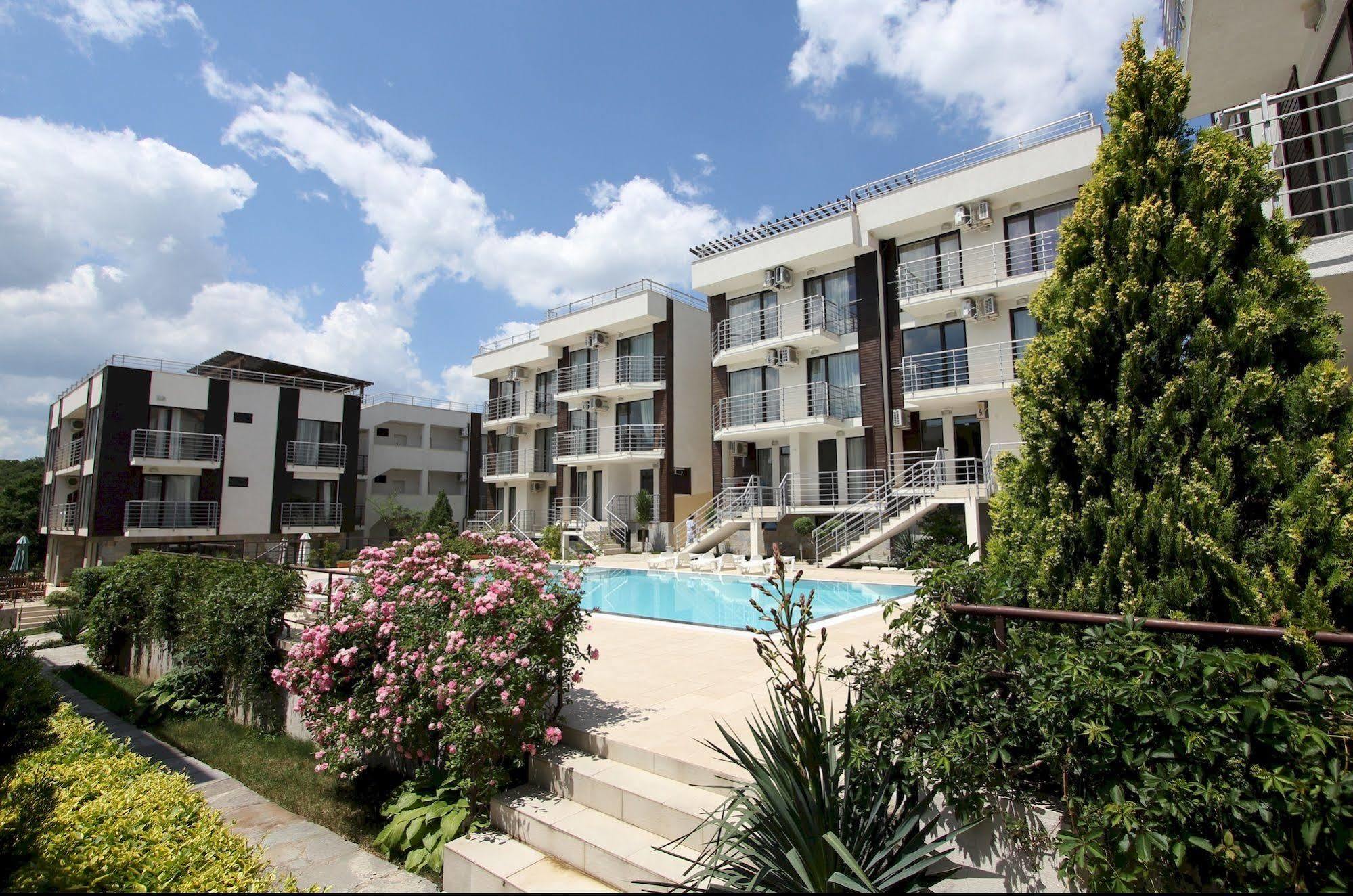New Line Village Apartment